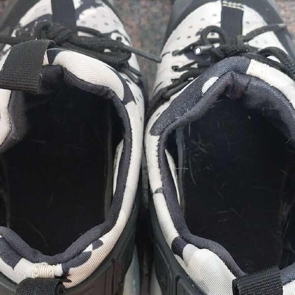 UNISEX AIR NIKE HUARACHE STYLE SNEAKERS in Black and White Camo.  SIZE 9  EUC main image 4
